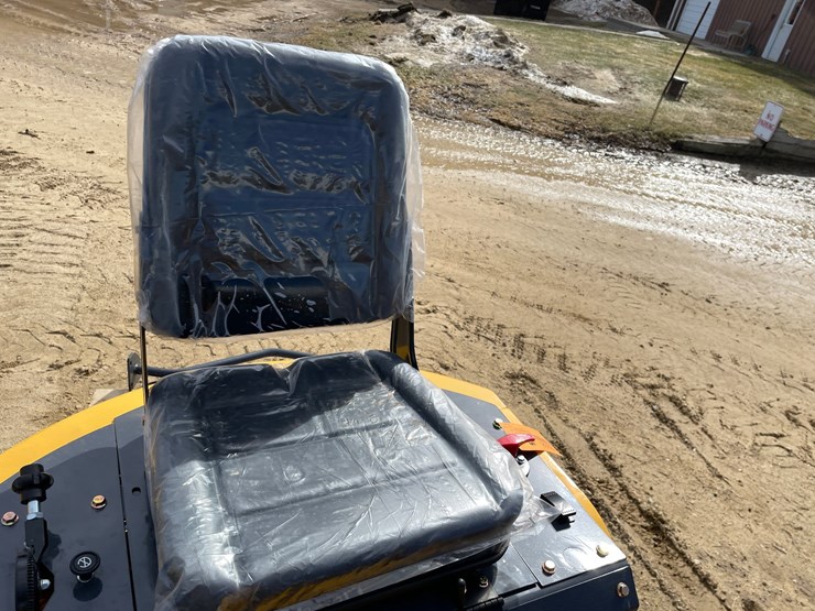 #900-•-landhonor-mini-excavator-image-21