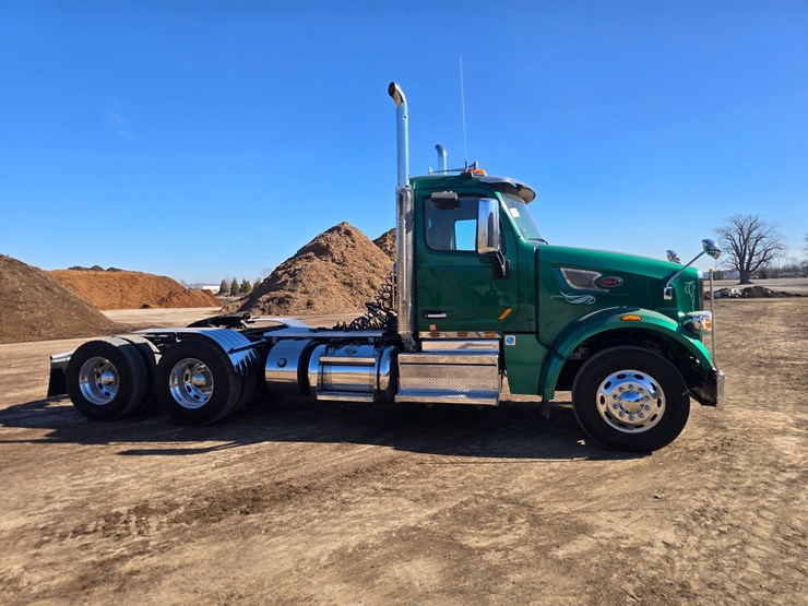 2019-peterbilt-567-image-20
