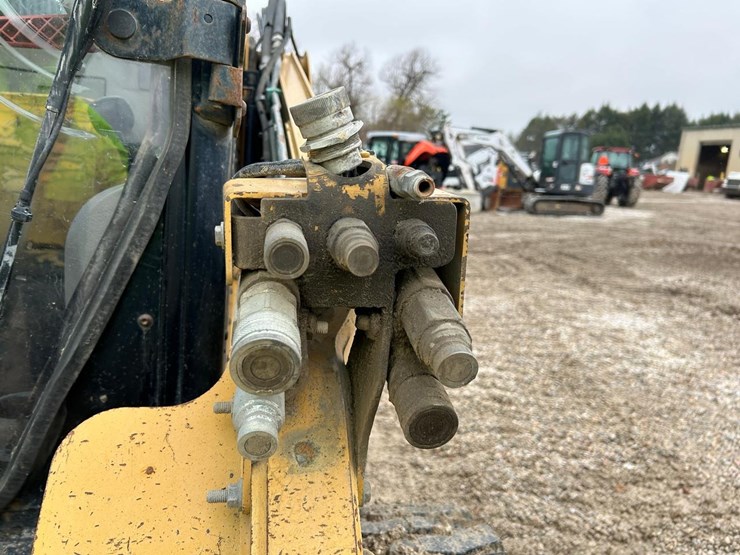 caterpillar-256c-image-11