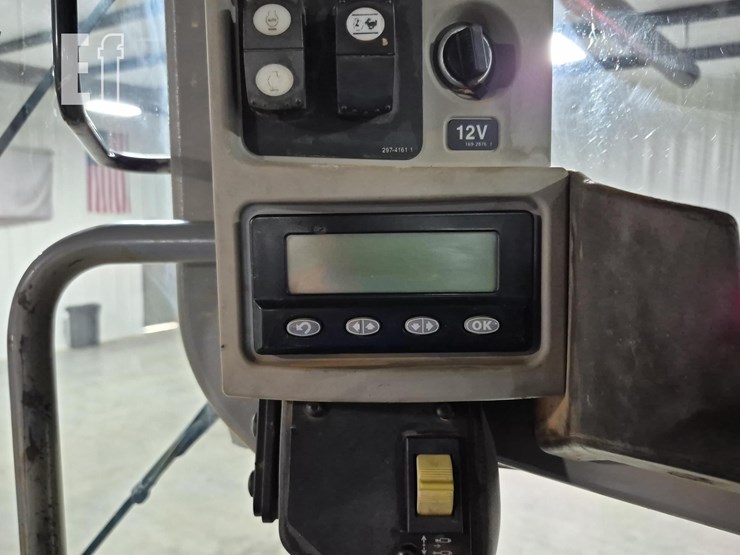 2009-caterpillar-120m-image-21