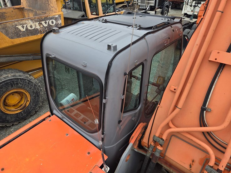 hitachi-zx330-lc-image-49