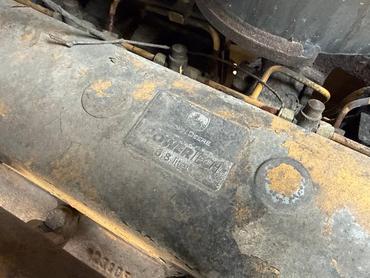 2005-deere-700j-xlt-image-29