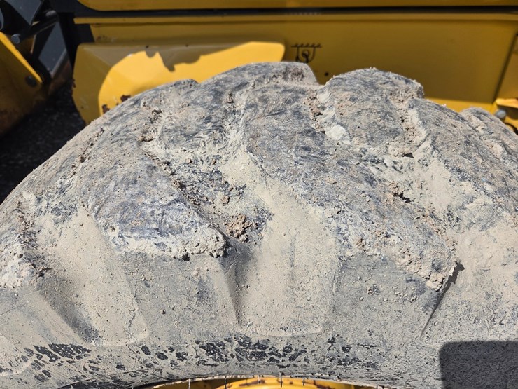 2019-deere-310-image-77