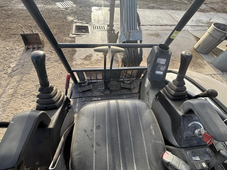 2006-deere-27d-image-22