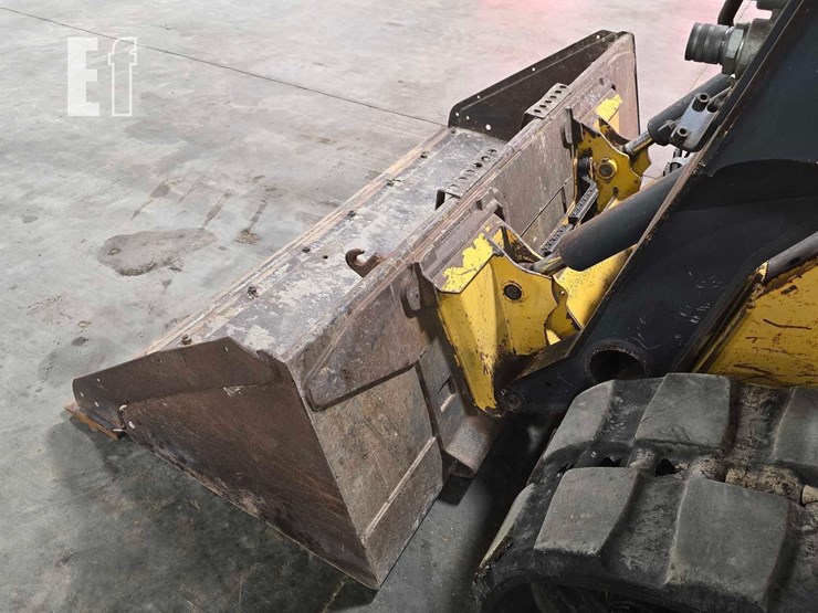 2014-deere-323e-image-12