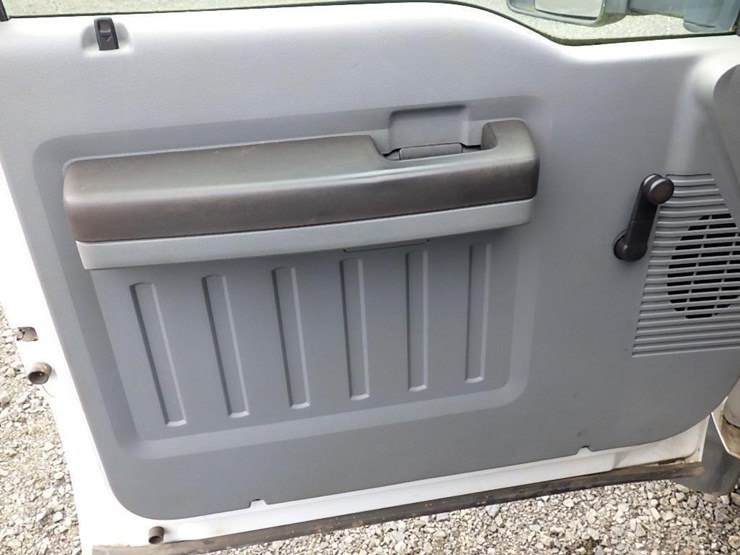 2011-ford-f550-image-22