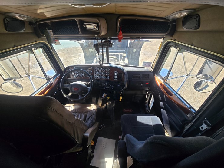 2005-peterbilt-379-image-78