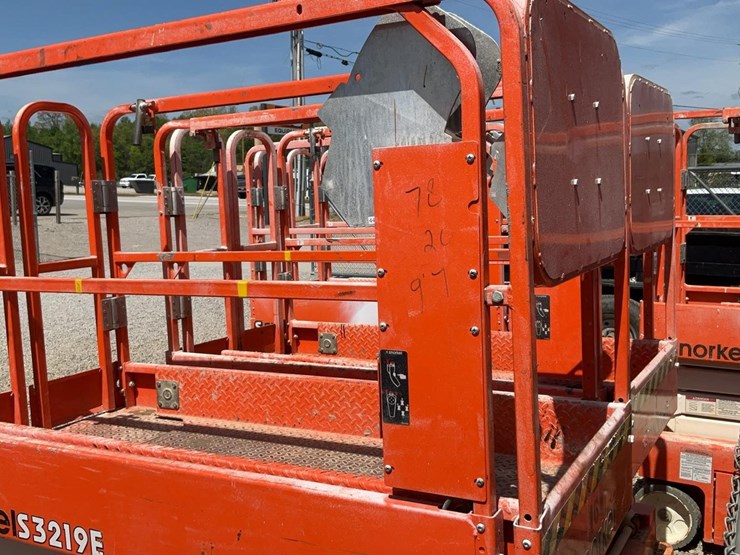 #422-•-snorkel-19'-scissor-lift-image-5
