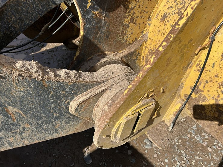 2012-deere-844k-image-13