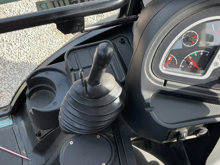 2023-jcb-3cx-image-15