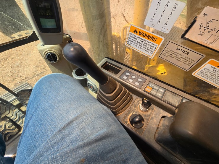 2003-caterpillar-320c-image-55