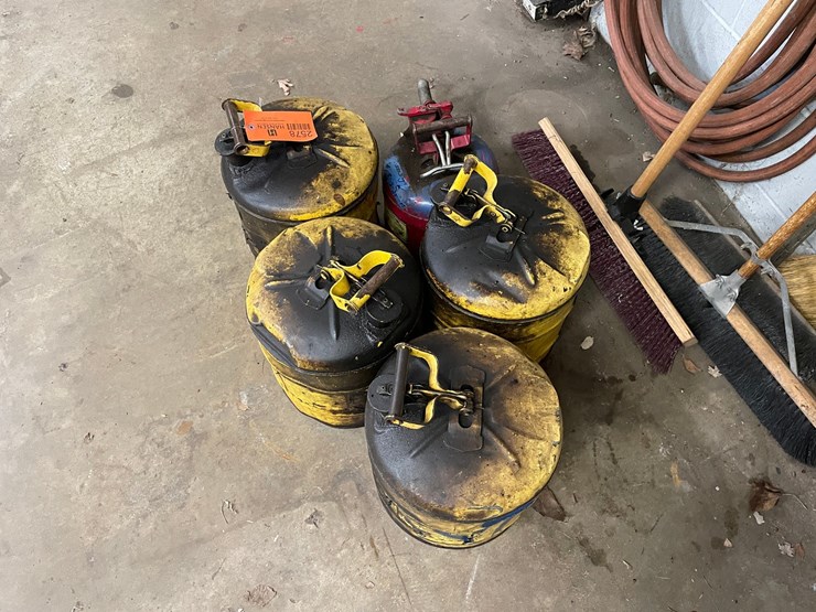 #2578-•-metal-fuel-cans-(columbia-heights,-mn)-image-2
