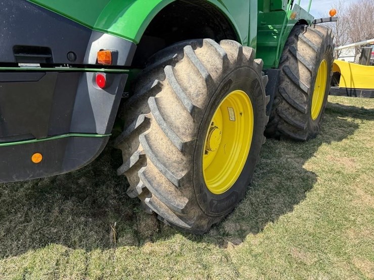 2019-john-deere-9700i-image-21