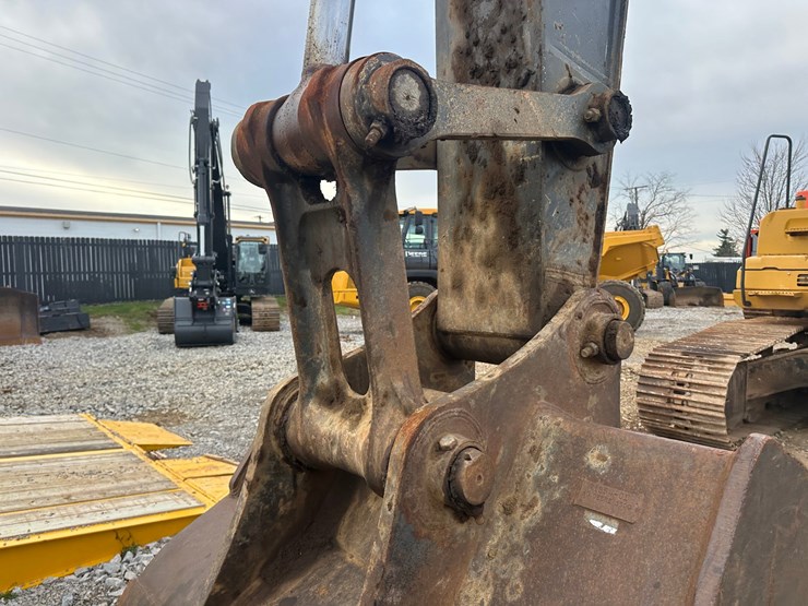 2013-deere-350g-lc-image-22