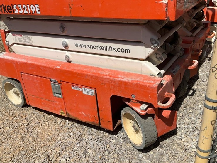 #422-•-snorkel-19'-scissor-lift-image-4