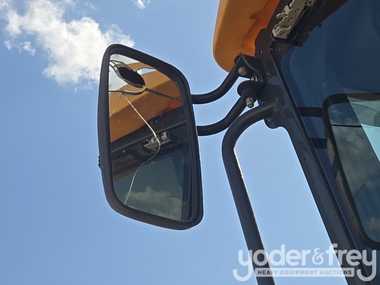 2019-deere-670g-image-100