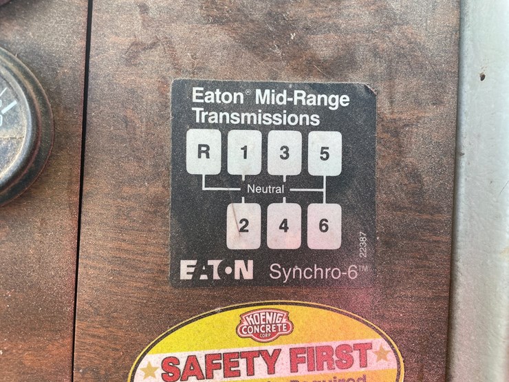 1995-peterbilt-330-image-39