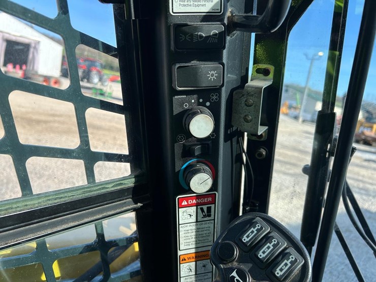 yanmar-s220r-image-23