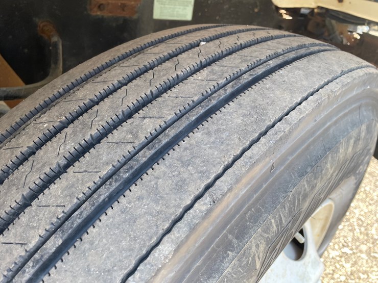 1995-peterbilt-330-image-16