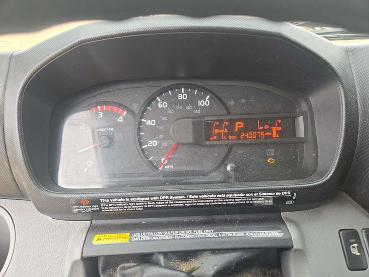 2019-hino-195-image-22