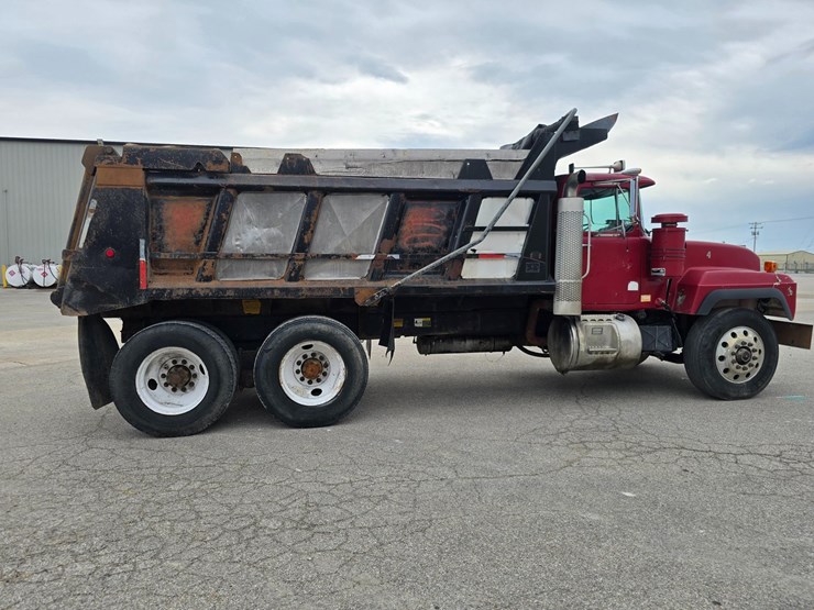 2003-mack-rd688s-image-18