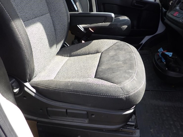 2018-dodge-3500-image-13