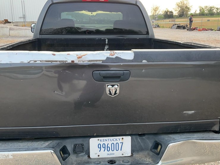 2004-dodge-2500-image-38