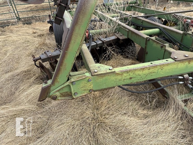 john-deere-230-image-4