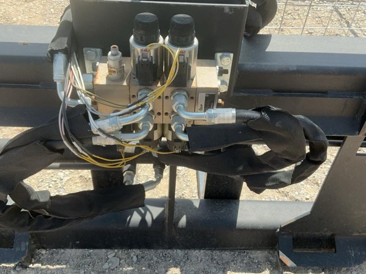 #179-•-hydraulic-forks-image-18