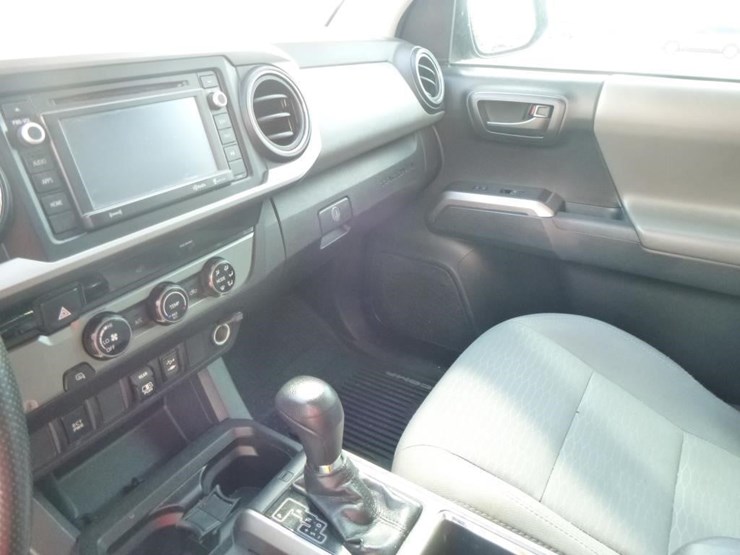 2018-toyota-tacoma-image-10