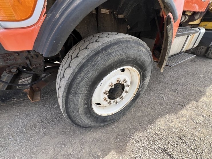 2007-sterling-l9500-image-13