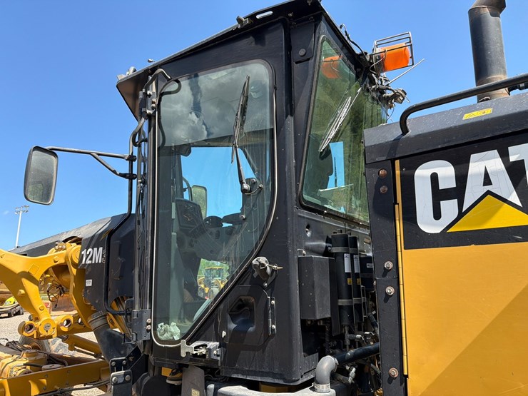 2018-caterpillar-12m3-image-28