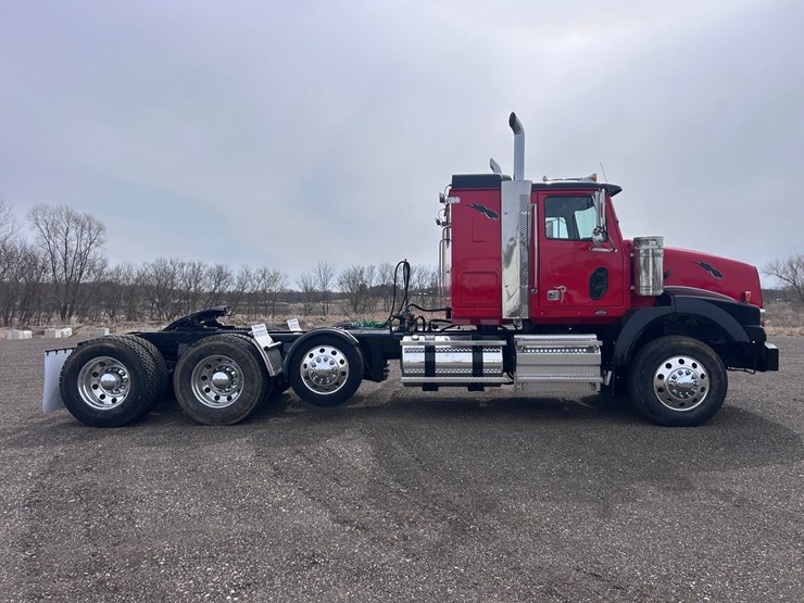 #1009-•-2012-western-star-conventional-4-sleeper-cab-truck-tractor-image-6