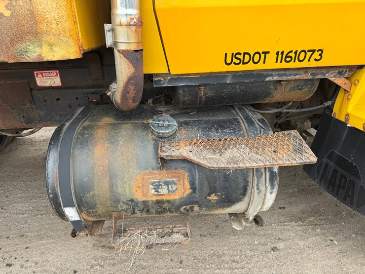 1977-ford-8000-image-17