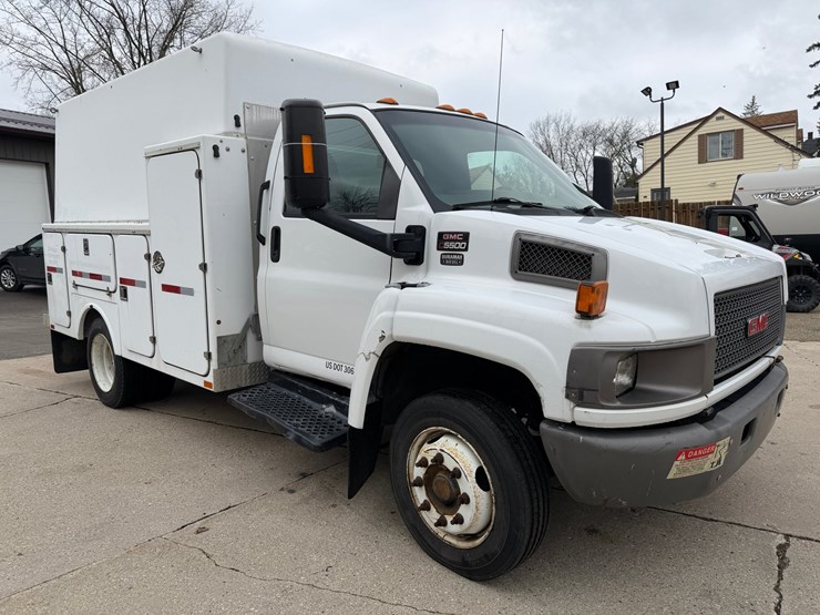 #1048-•-2009-gmc-c5500-specialty-service-truck-image-7