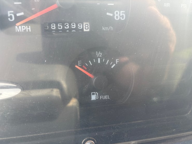 1999-sterling-l9513-image-35