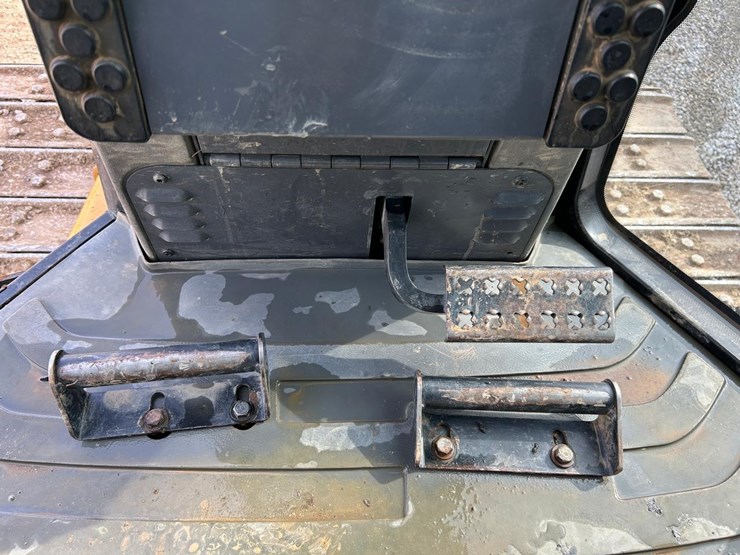 caterpillar-d5k-xl-image-24