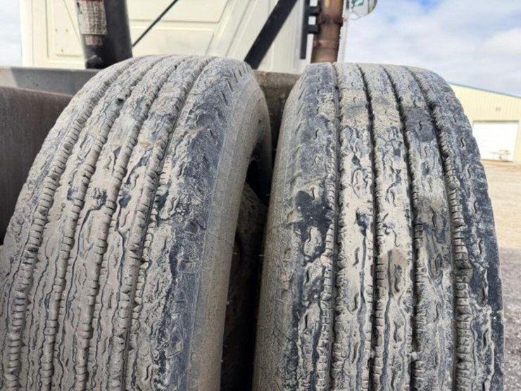 2011-mack-granite-gu813-image-60