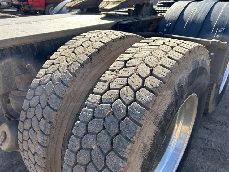 2020-kenworth-t880-image-84