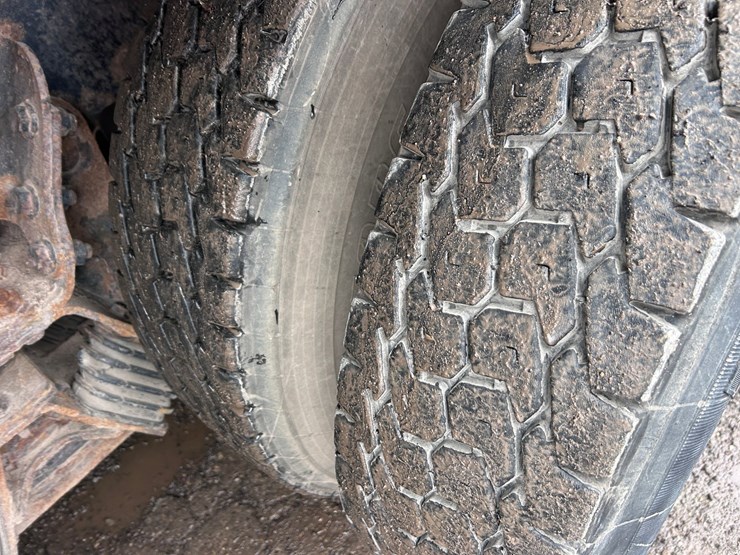 #1690-•-2013-international-7500-6x4-hydro-excavation-truck-image-75