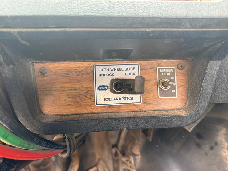 #1117-•-volvo-whitegmc-day-cab-truck-tractor-image-68