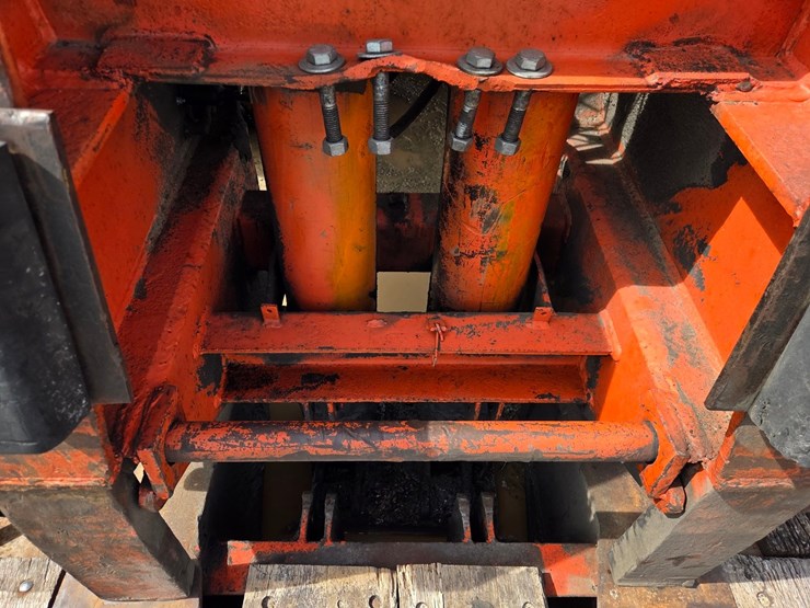 1975-massey-ferguson-8-image-17