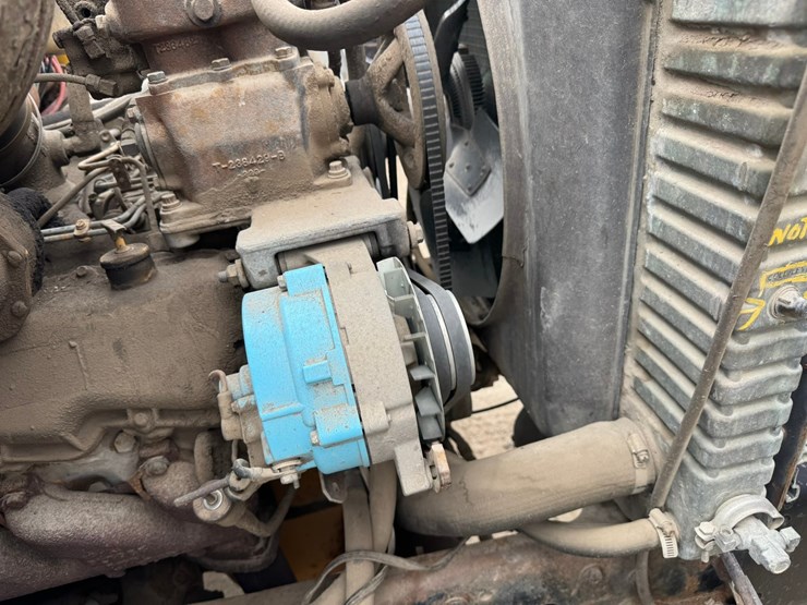 1977-ford-8000-image-32