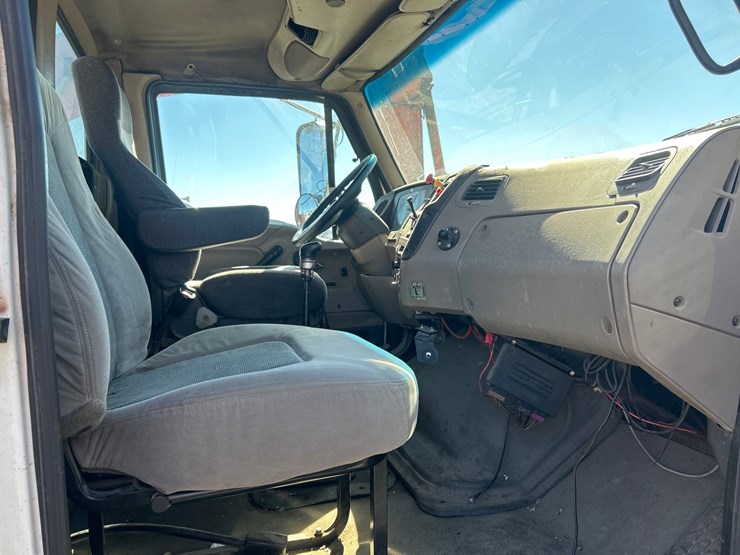 2005-massey-ferguson-8-image-48