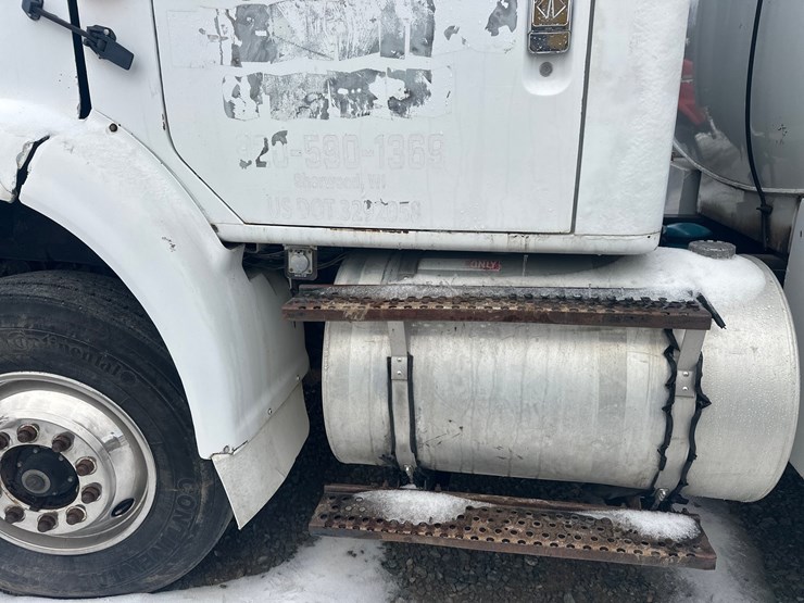 1995-international-8100-image-15