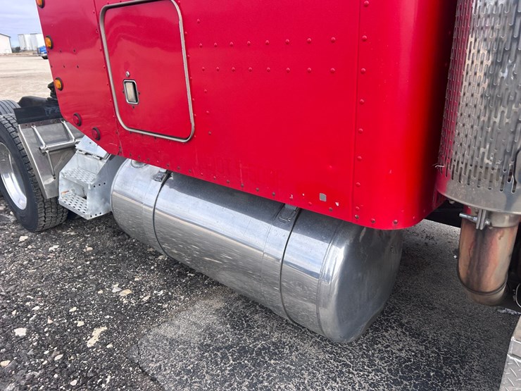 1998-peterbilt-379-image-24