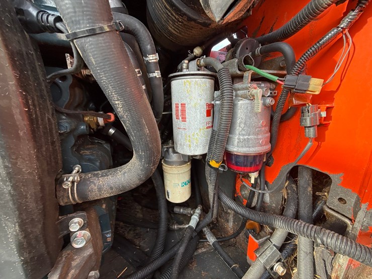 kubota-ssv65-image-25