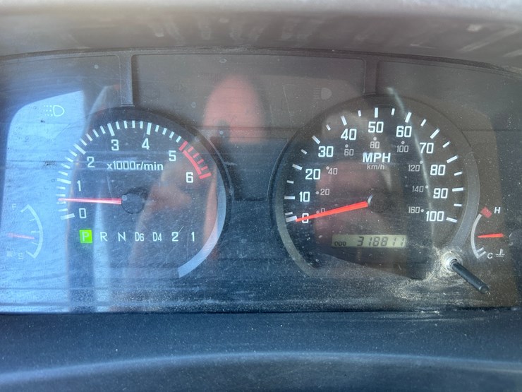 2013-isuzu-npr-image-57