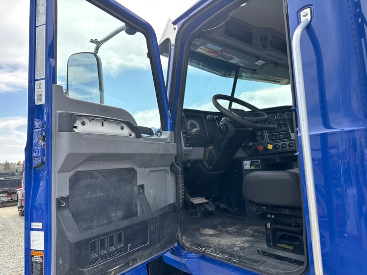 2019-massey-ferguson-8-image-49