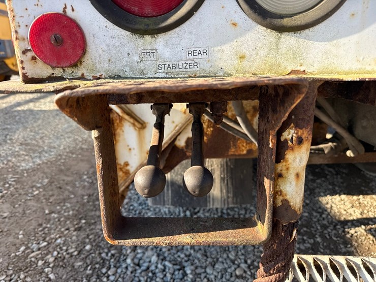 1998-freightliner-fl70-image-29